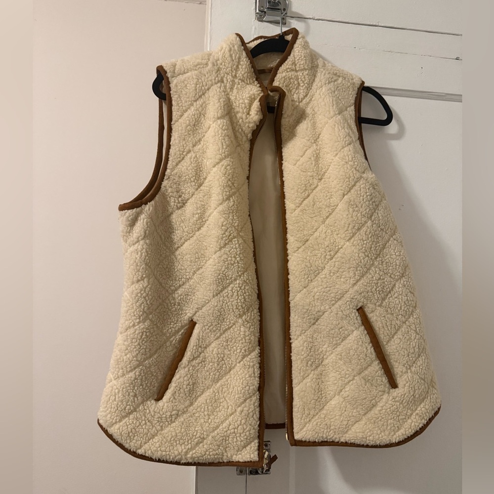 Old Navy Women's Quilted Cream Sherpa Vest